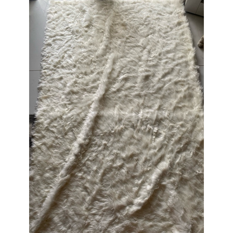 Alas Meja / Alas Bulu Halus Putih 100 x 150