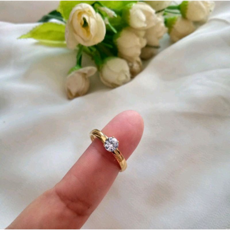 Cincin titanium tunangan warna gold