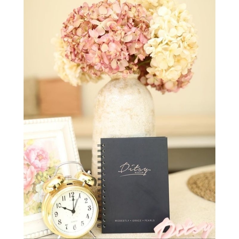 

DITSY BOX FREE GIFT DITSY‼️ Ditsy Notebook Black