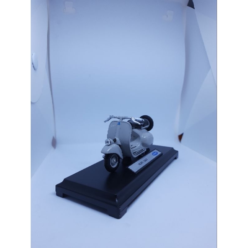 Koleksi Motoran Welly Vespa 125cc Motorcycle