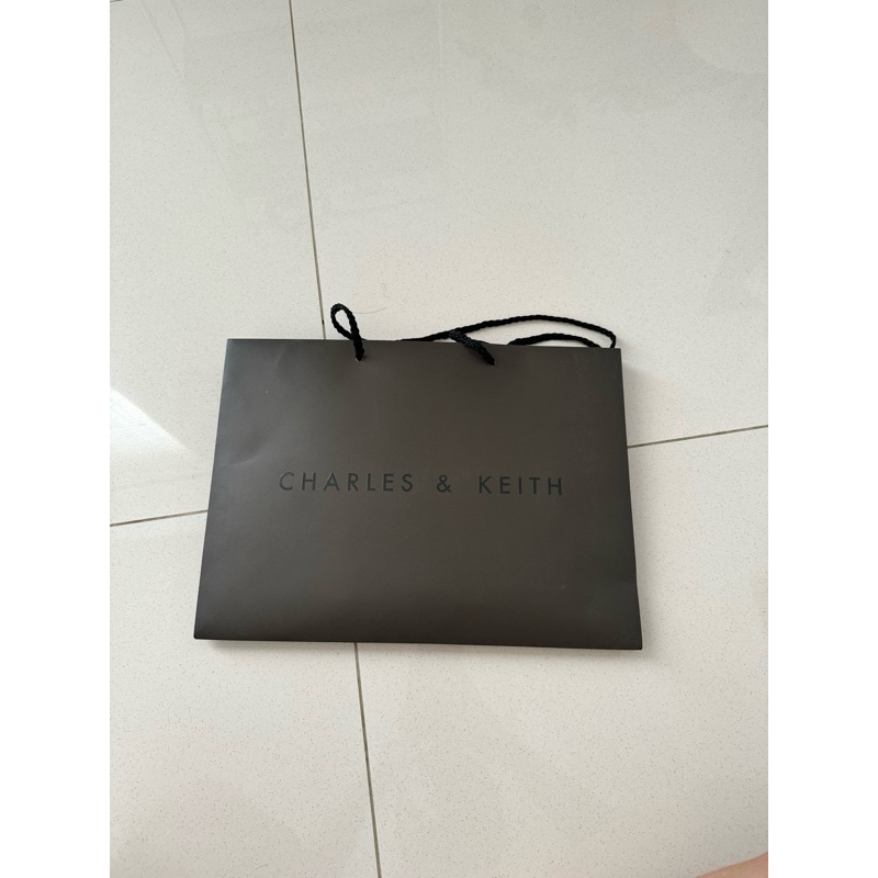 

Paper bag Charles & keith ORIGINAL