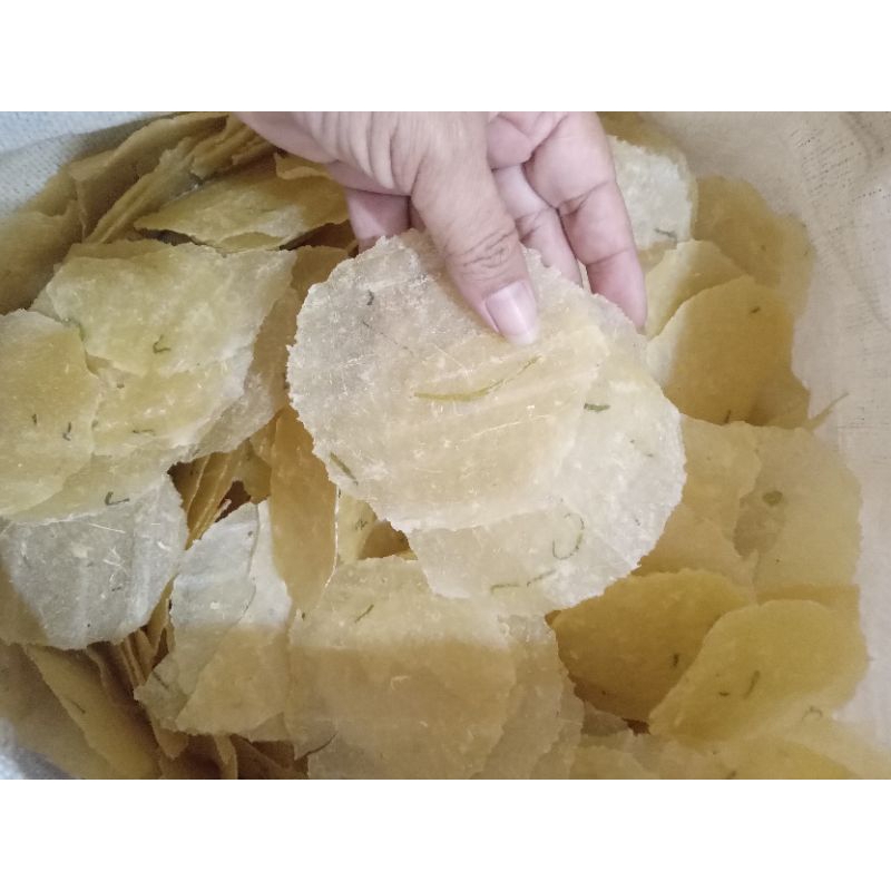 

KECIMPRING MENTAH ATAU OPAK SINGKONG DAUN BAWANG GURIH BERAT 1KG