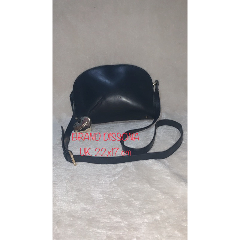 Brand Dissona Preloved Tas Sling model cambag Kulit Wanita