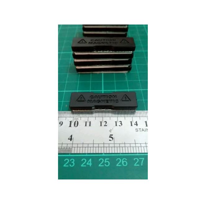 

MAGNET NAMA DADA NAME TAG CAUTION PLASTIK 1 SET 45mm 4.5cm