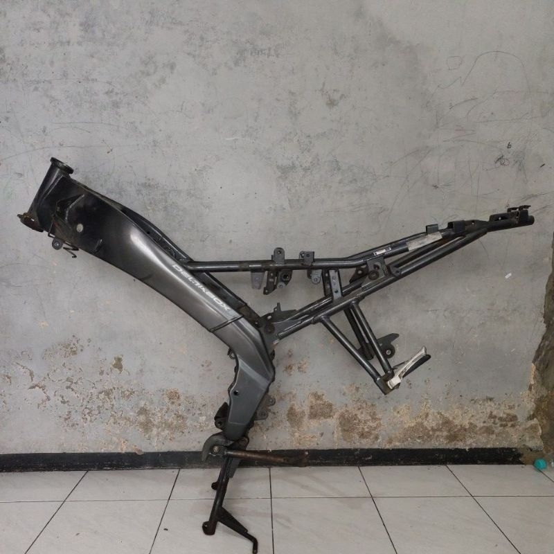 frame/rangka vixion new taun 2014/2015.barang second original lepasan motor istimewa utuh,cat masih 