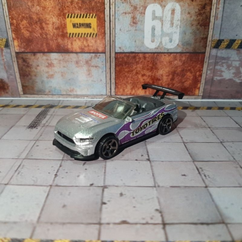 Matchbox Custom - Ford Mustang Convertible