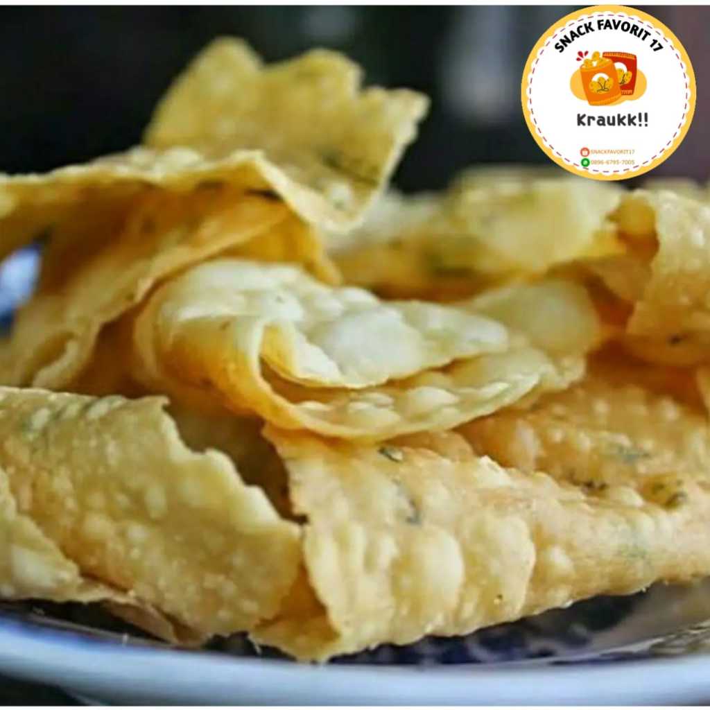 

KERIPIK PANGSIT BAWANG JERUK 250gr PANGSIT DAUN JERUK CRISPY