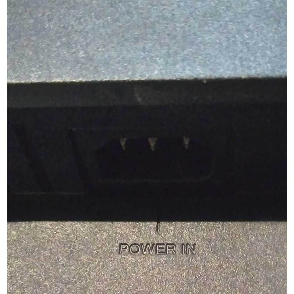 LED monitor Benq Q7T4 minus berembun