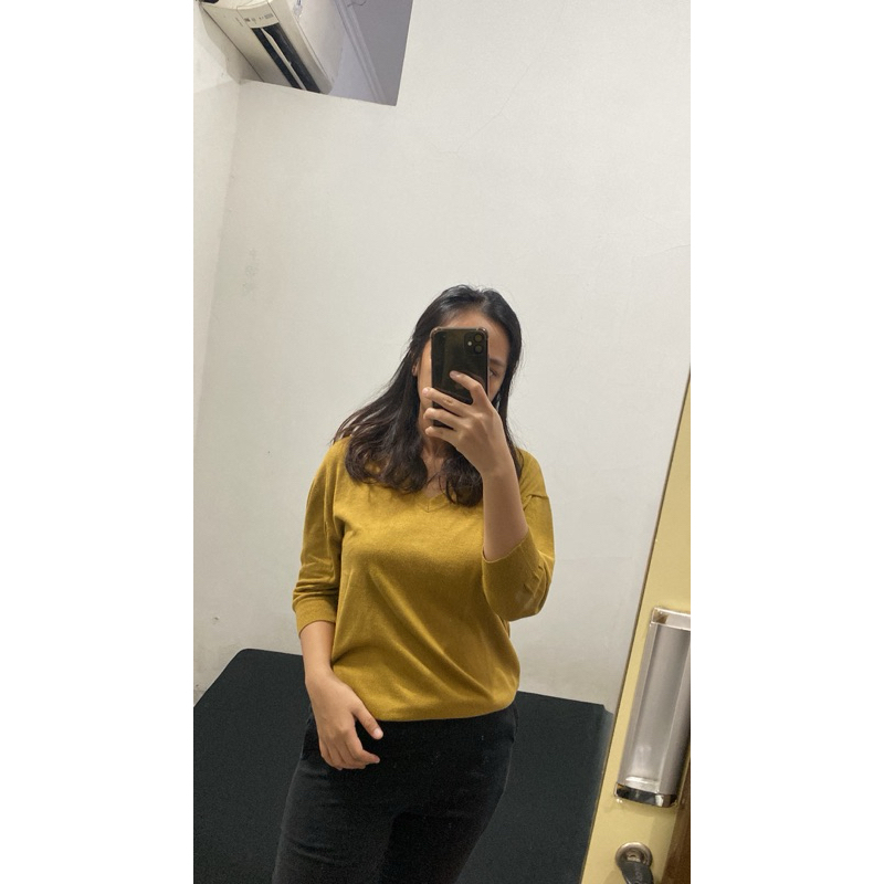 (Nett) Preloved Atasan Rajut / Knit Top / Rajut Kuning Mustard / Mustard Knit / Atasan V Neck / V Ne