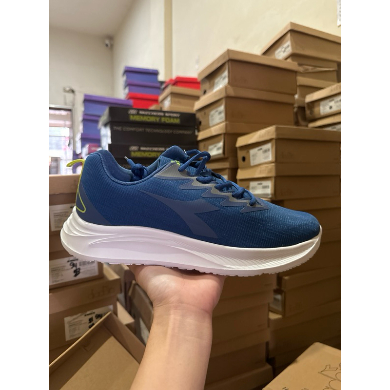 Sepatu Diadora heidi 138 size 41  44 sale