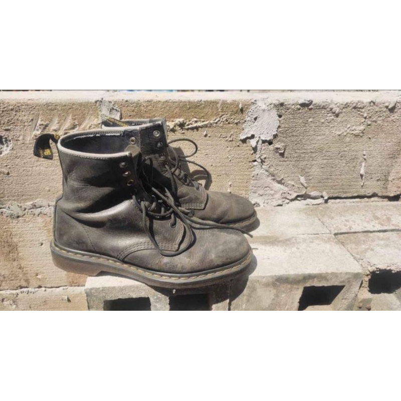 Sepatu Dokmar