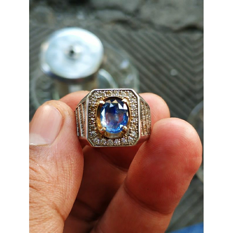 Natural blue sapphire ceylon srilanka