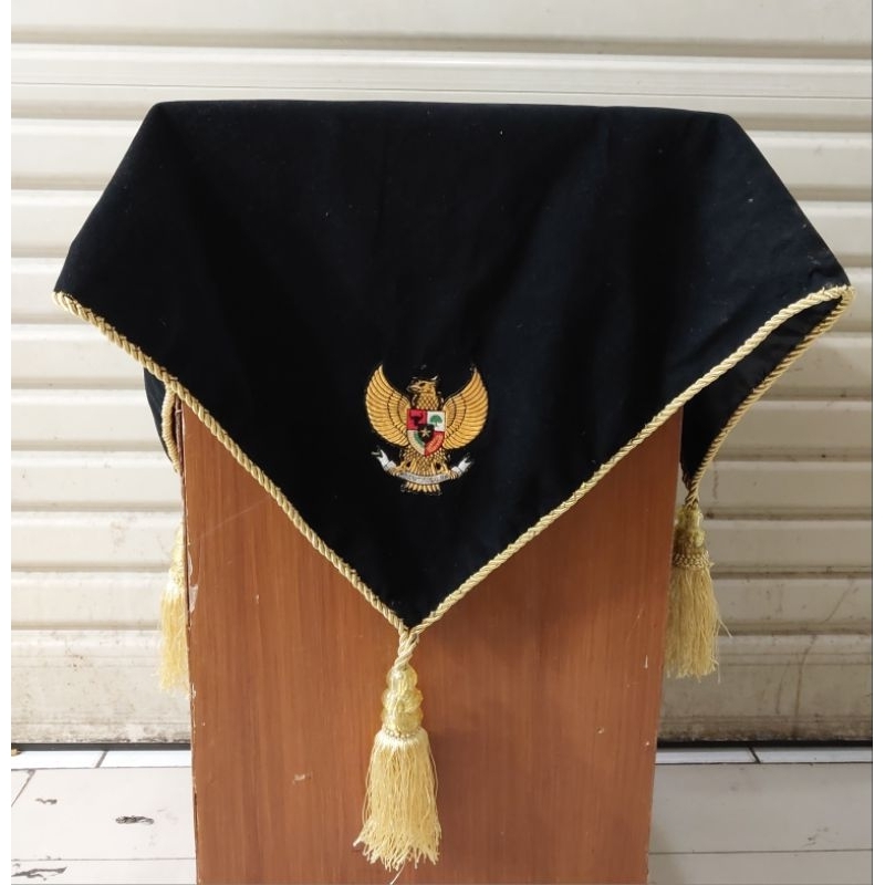 

Baru Alas/Taplak Baki Pengibar Bendera Upacara Bahan Bludru