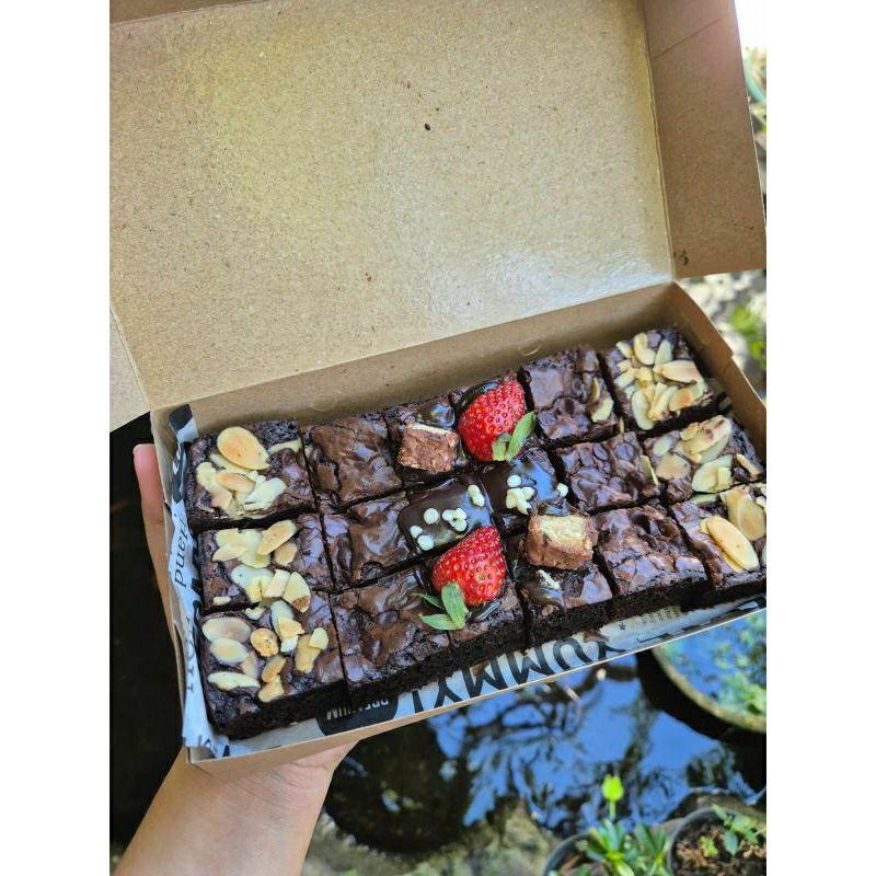 

fudgie brownies,brownies panggang,premium brownies jember,bronis