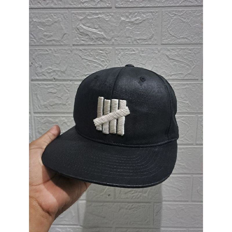 topi snapback undefeated original