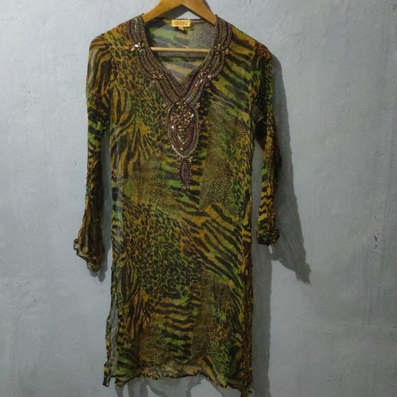 Preloved tunik motif macan