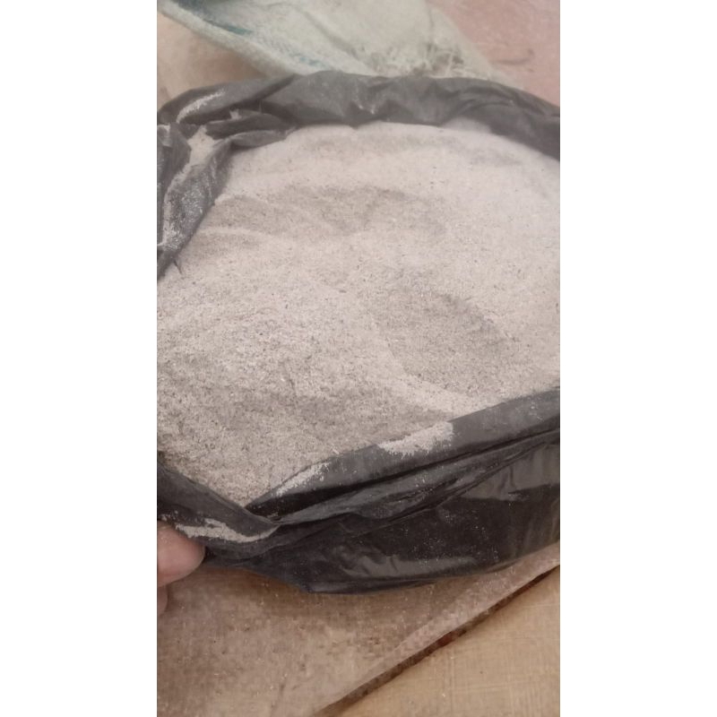 Abu gosok sekam padi yang di haluskan