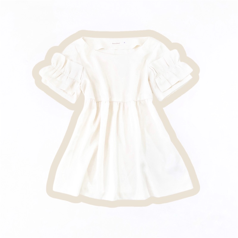 Fille Dollette Ruffle Line Sleeve Top In Off-White Atasan Kaos Lengan Pendek Aksen Renda Kerah Bunda