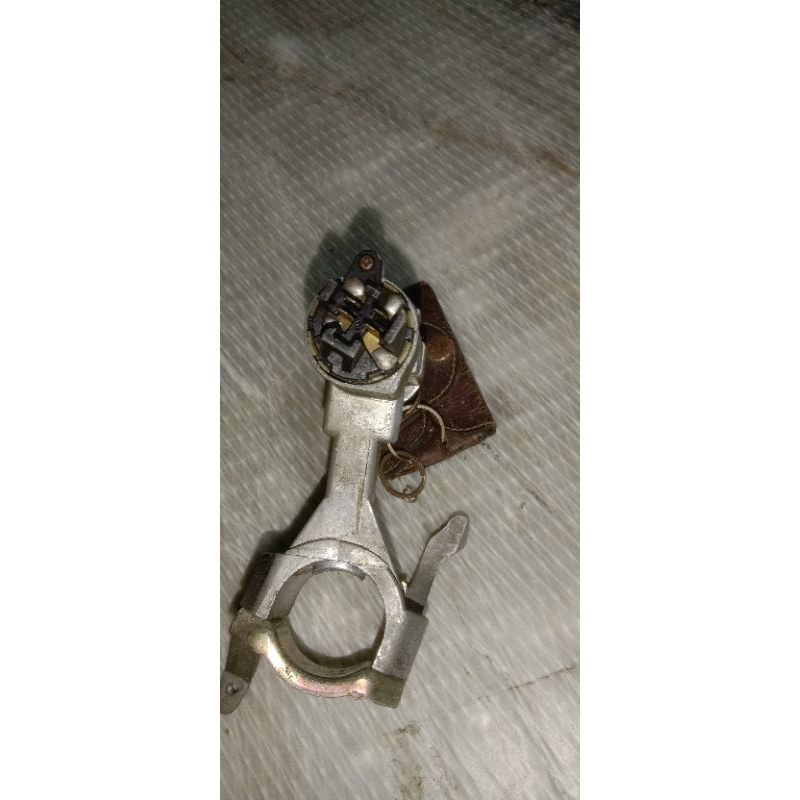 kunci kontak Daihatsu charade classy winner