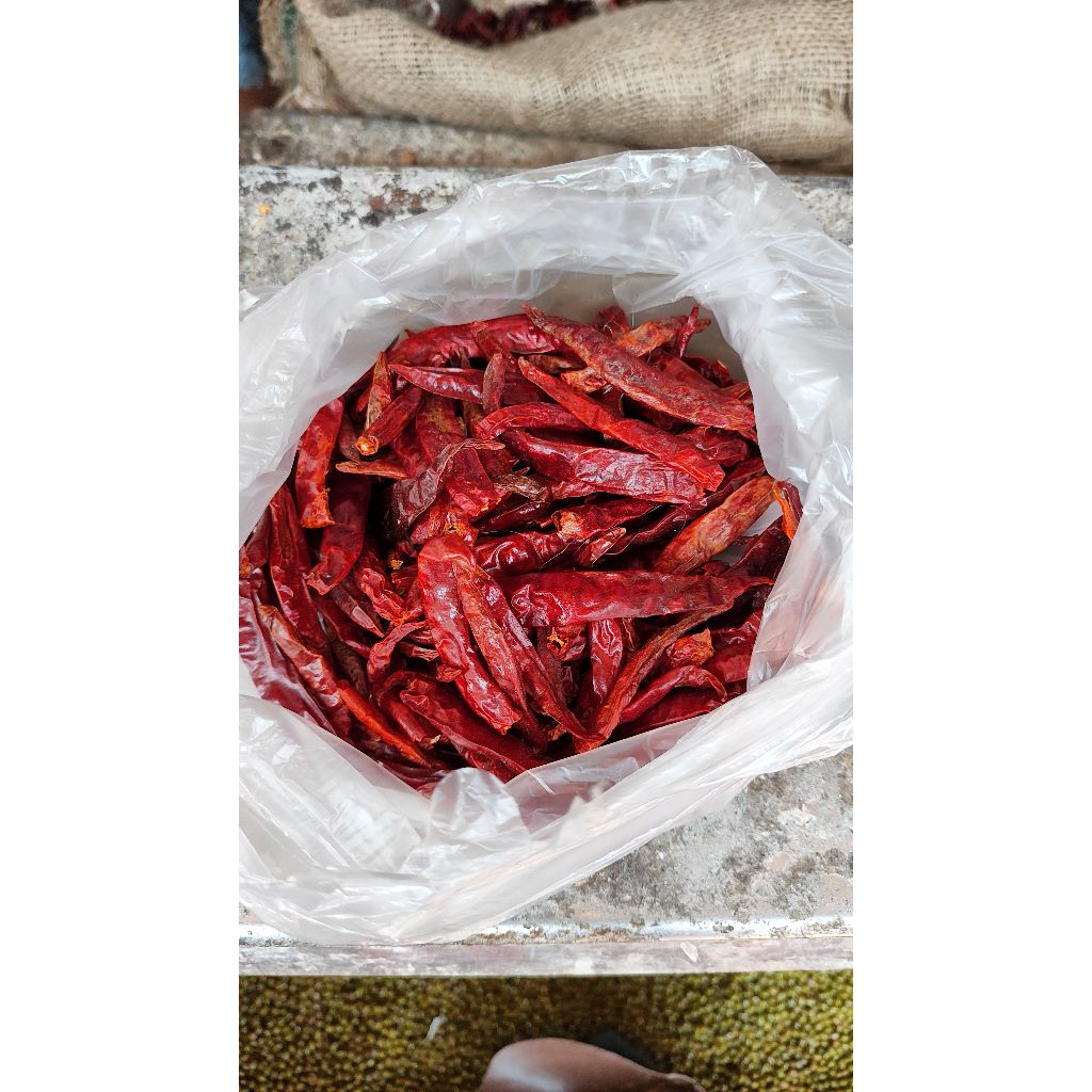 

cengek kering teja. tingkat pedas tinggi cocok untuk membuat chillie oil