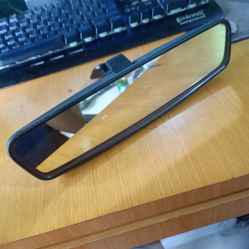 Spion Dalam Toyota Corolla 2010