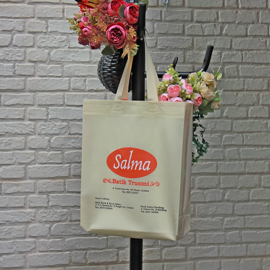 

Spundbond Totebag Batik Salma Gift Box untuk Hampers Pernikahan Ulang Tahun dan Hadiah