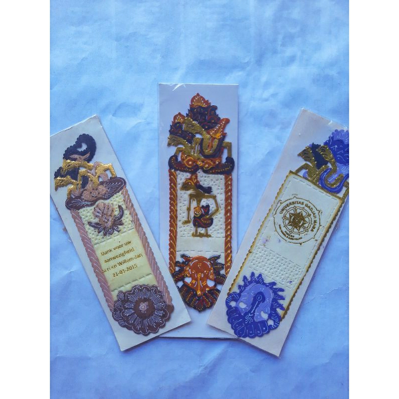 

Pembatas buku wayang kulit asli souvenir pernikahan ulang tahun dll