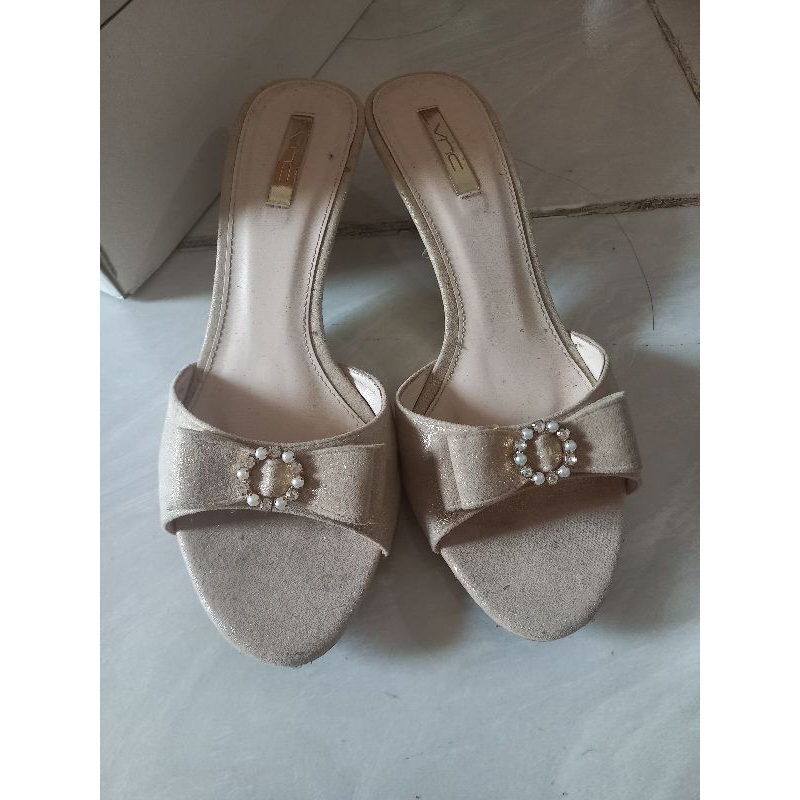 preloved high heels vnc size 7 bronze