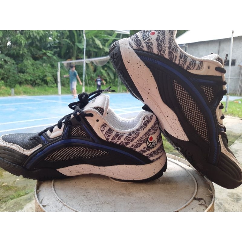 sepatu yonex tokyo ultima bekas