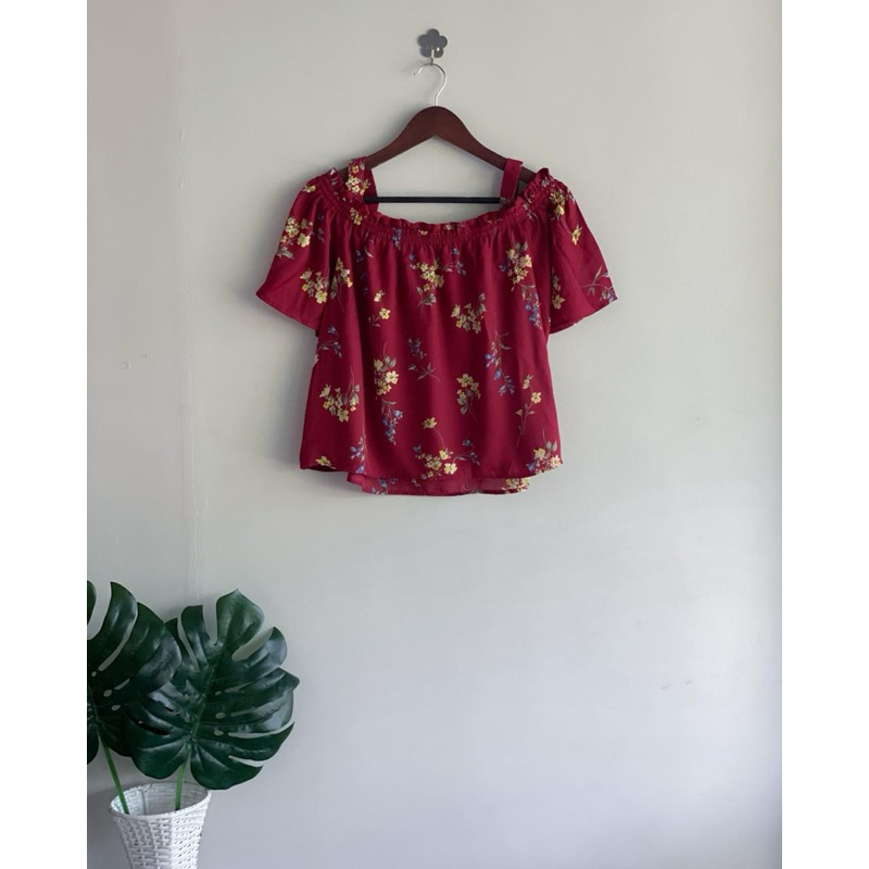 blouse motif bunga maroon sabrina
