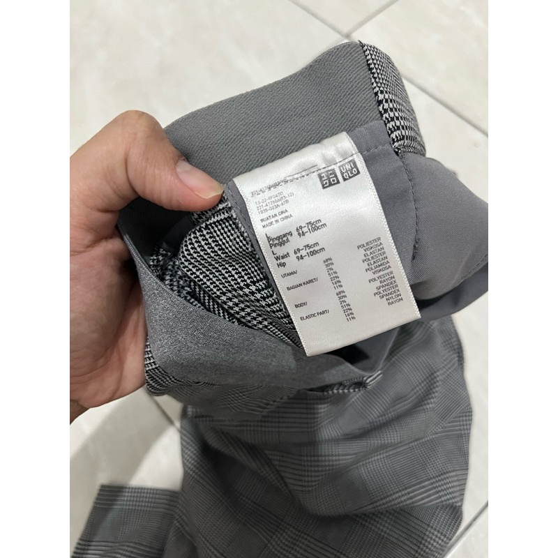 Uniqlo Ankle Pants - Preloved