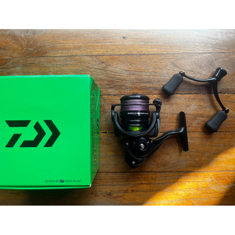 DAIWA REVROS EX LT 2500S-XH-DH (BNOB) Mulus Belum Pernah Dipakai