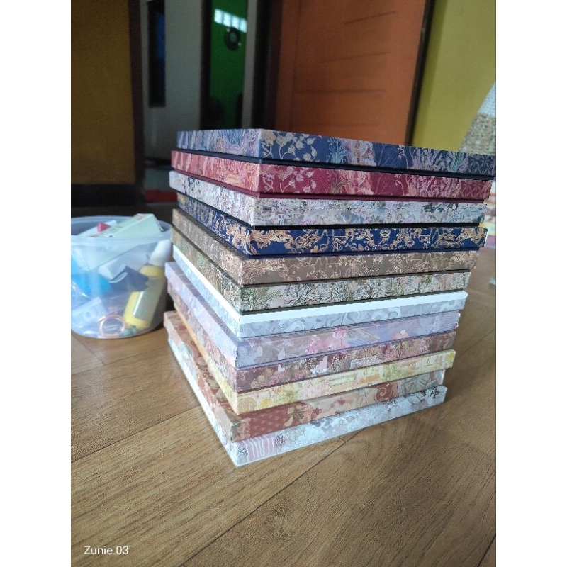 Buttonscarves original