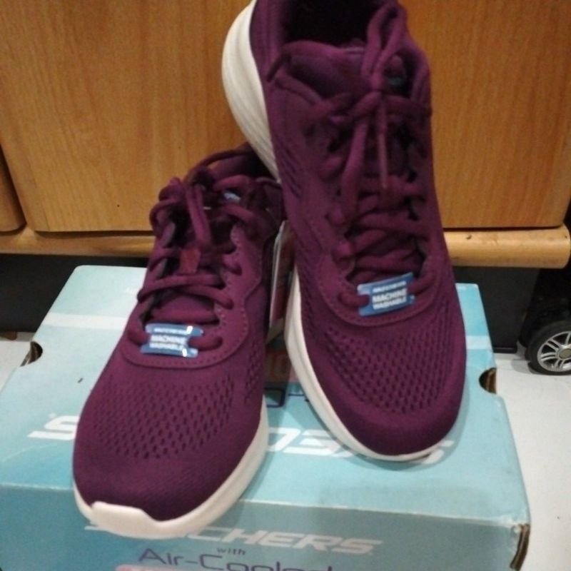 sepatu skecher wanita