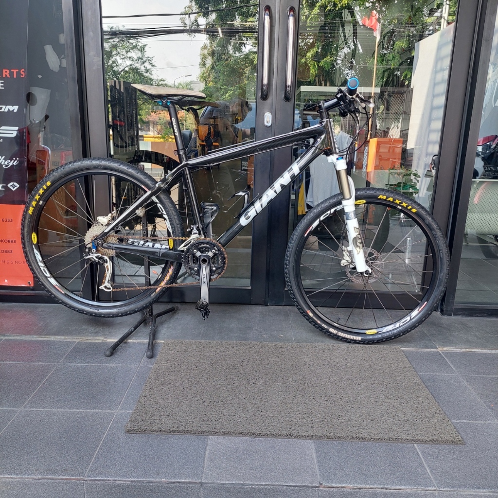 Sepeda MTB Giant XTC Advanced 3 Carbon 26" Bekas