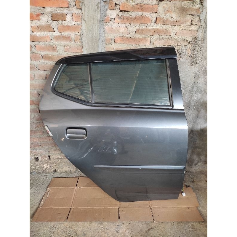 Pintu tengah kanan agya gr original copotan