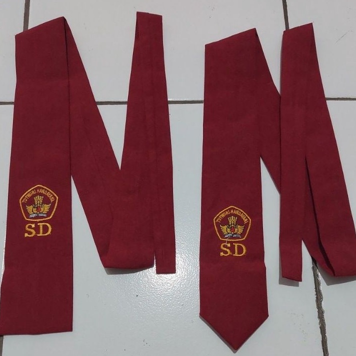 Dasi SD panjang bordir tutwuri