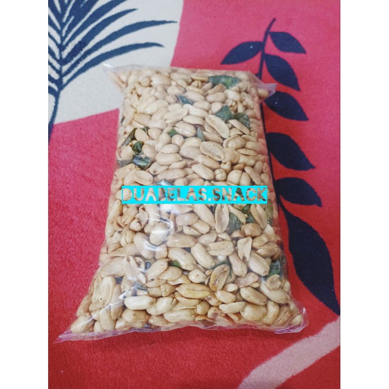 

kacang bawang / kacang gawil (spesial daun jeruk) 500g