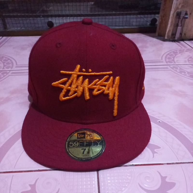 topi stussy x new era