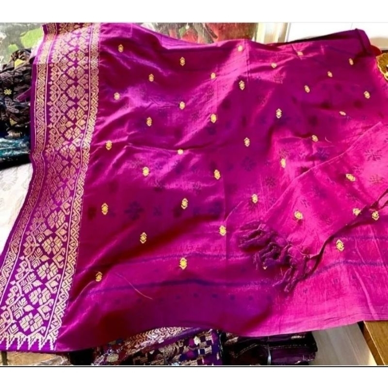 endek tretes emas tumpal