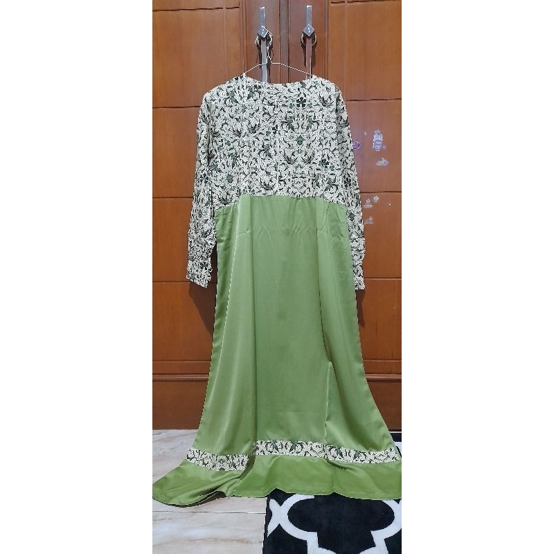 PRELOVED GAMIS BATIK KATUN KOMBINASI SATIN WARNA HIJAU SAGE