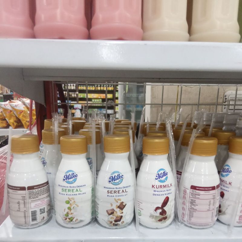 

Milko Minuman Susu Dengan SEREAL Rasa kacang hijau,cokelat, susu dengan korma berat bersih 200ml