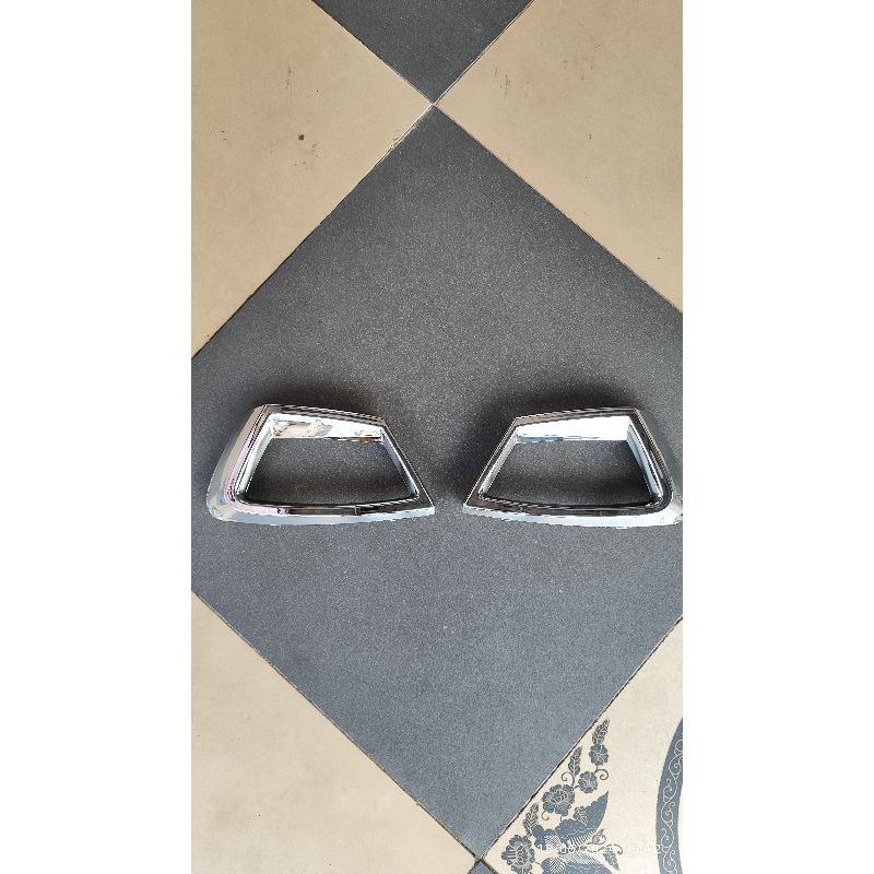 Bezel chrome grill depan Ford Fiesta 2009-2011 type Sporty - Chrome