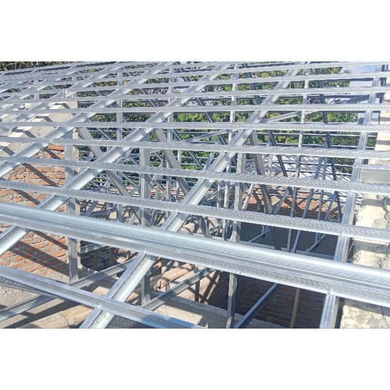 baja ringan untuk atap rumah terpasang