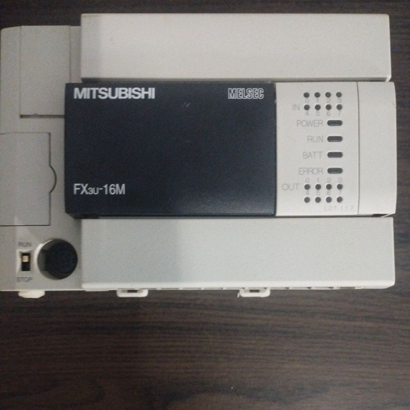 FX3U-16MR PLC Mitsubishi