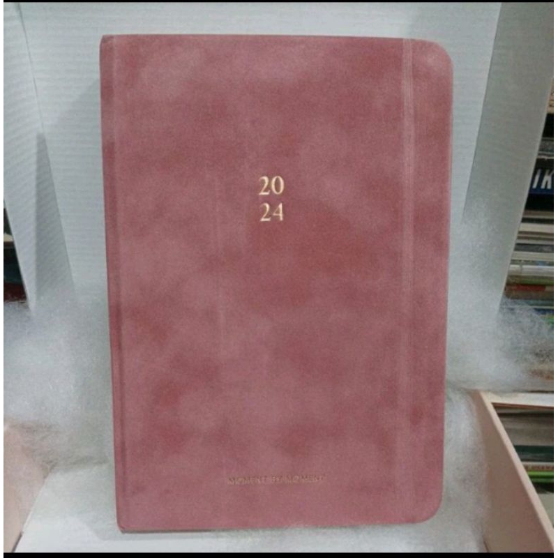 

Undated 2024 Signature planner/moment by moment/agenda