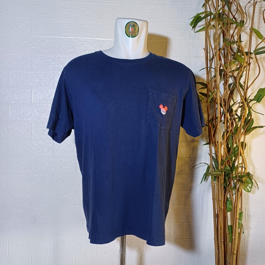 KAOS MICKEY MOUSE POCKET by UNIQLO ORIGINAL, SIZE XL (SECOND BRANDED) TS0402