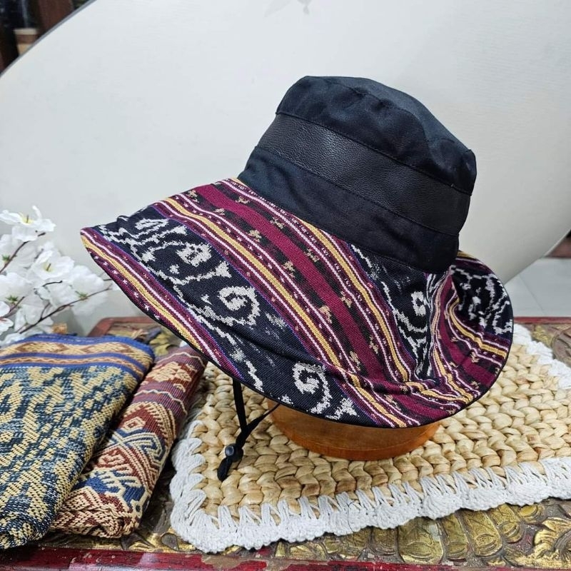 TOPI PANTAI ETNIK TENUN NTT KULIT ASLI