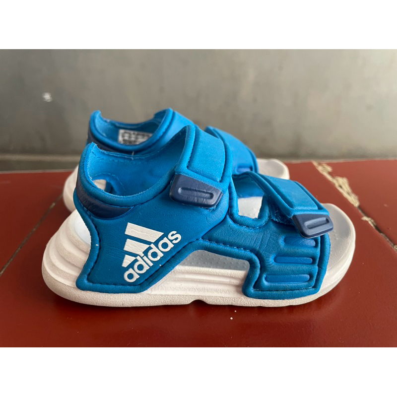 sepatu sandal adidas