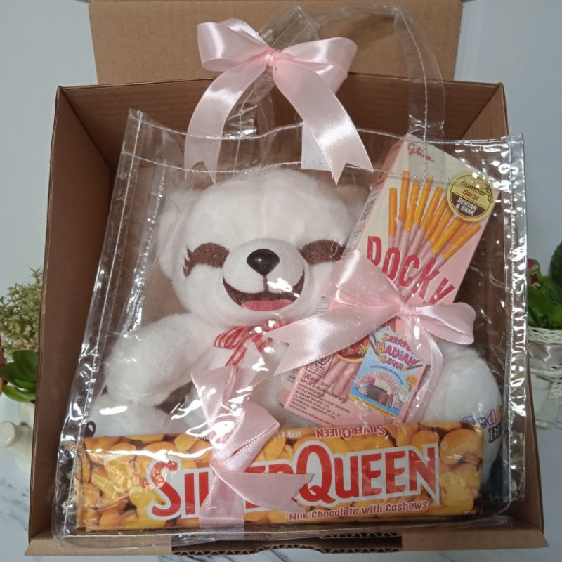 

KADO ULANG TAHUN BONEKA PREMIUM COKLAT SILVERQUEEN GIFT BOX VALENTINE ANIVERSARY